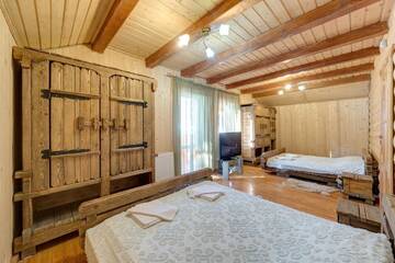 Фото номера Коттедж с 3 спальнями Курортные отели Mini Hotel Laplandiya г. Буковель 4