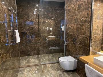 Фото номера Улучшенный полулюкс Отель Karpatski Hotel &amp; Spa г. Буковель 13