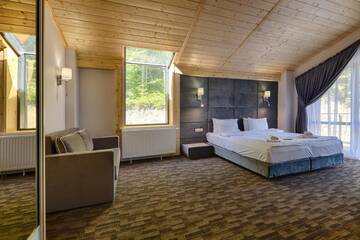 Фото номера Улучшенный полулюкс Отель Karpatski Hotel &amp; Spa г. Буковель 8