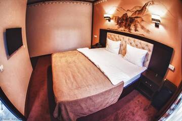 Фото номера Стандартный двухместный номер с 1 кроватью Отель Karpatski Hotel &amp; Spa г. Буковель 4