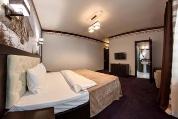 Фото номера Полулюкс Отель Karpatski Hotel &amp; Spa г. Буковель 4