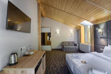 Фото номера Улучшенный полулюкс Отель Karpatski Hotel &amp; Spa г. Буковель 3