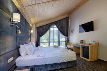 Фото номера Улучшенный полулюкс Отель Karpatski Hotel &amp; Spa г. Буковель 4