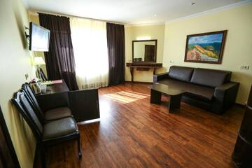 Фото номера Полулюкс с балконом Отель Home Hotel г. Буковель 2
