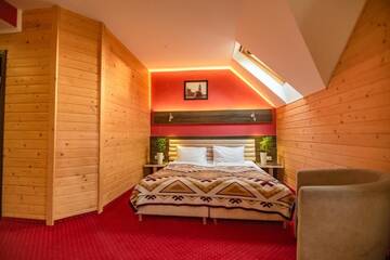 Фото номера Двухместный номер с 1 кроватью - Мансарда Отель F&amp;B Spa Resort (ex. Fomich Hotel) г. Буковель 9