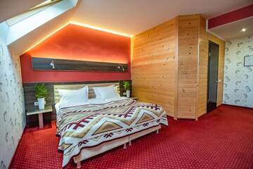 Фото номера Люкс в мансарде Отель F&amp;B Spa Resort (ex. Fomich Hotel) г. Буковель 4