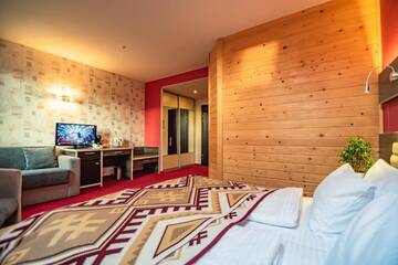 Фото номера Двухместный номер с 1 кроватью - Мансарда Отель F&amp;B Spa Resort (ex. Fomich Hotel) г. Буковель 10