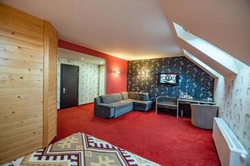 Фото номера Люкс в мансарде Отель F&amp;B Spa Resort (ex. Fomich Hotel) г. Буковель 5