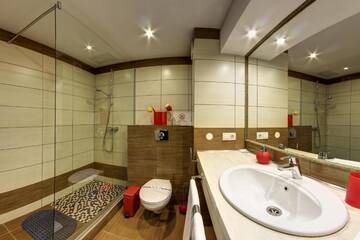 Фото номера Люкс с балконом Отель F&amp;B Spa Resort (ex. Fomich Hotel) г. Буковель 12