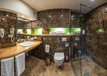 Фото номера Четырехместный номер Делюкс Отель F&amp;B Spa Resort (ex. Fomich Hotel) г. Буковель 3
