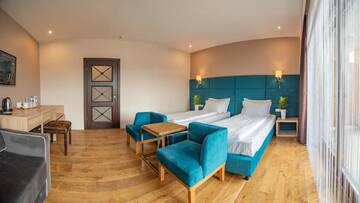 Фото номера Четырехместный номер Делюкс Отель F&amp;B Spa Resort (ex. Fomich Hotel) г. Буковель 4