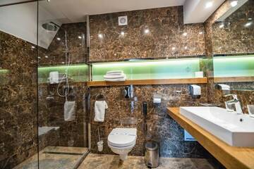 Фото номера Семейный номер Делюкс Отель F&amp;B Spa Resort (ex. Fomich Hotel) г. Буковель 29