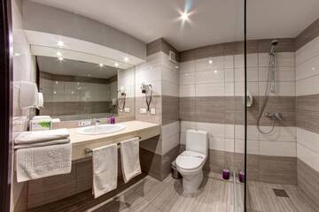 Фото номера Двухместный номер с 1 кроватью Отель F&amp;B Spa Resort (ex. Fomich Hotel) г. Буковель 9