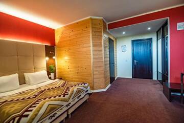 Фото номера Двухместный номер с 1 кроватью Отель F&amp;B Spa Resort (ex. Fomich Hotel) г. Буковель 3