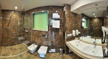 Фото номера Номер Делюкс Отель F&amp;B Spa Resort (ex. Fomich Hotel) г. Буковель 5
