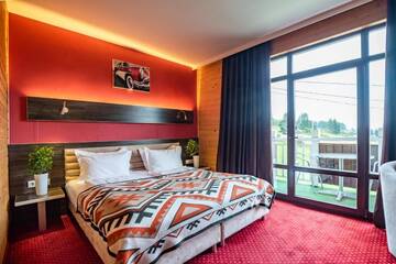 Фото номера Двухместный номер с 1 кроватью и балконом Отель F&amp;B Spa Resort (ex. Fomich Hotel) г. Буковель 2