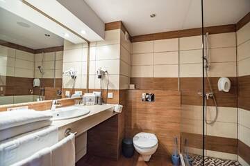 Фото номера Люкс в мансарде Отель F&amp;B Spa Resort (ex. Fomich Hotel) г. Буковель 9