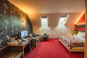 Фото номера Двухместный номер с 1 кроватью - Мансарда Отель F&amp;B Spa Resort (ex. Fomich Hotel) г. Буковель 5