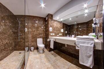 Фото номера Люкс с балконом Отель F&amp;B Spa Resort (ex. Fomich Hotel) г. Буковель 3
