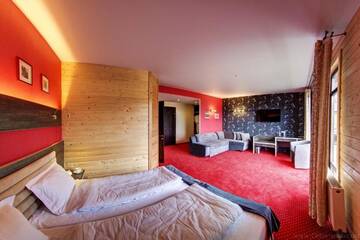 Фото номера Люкс с балконом Отель F&amp;B Spa Resort (ex. Fomich Hotel) г. Буковель 9