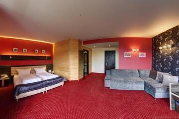 Фото номера Люкс с балконом Отель F&amp;B Spa Resort (ex. Fomich Hotel) г. Буковель 10
