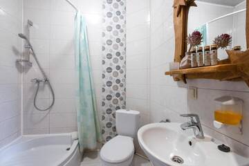 Фото номера Улучшенный трехместный номер Отель Stara Pravda Hotel - Vykrutasy г. Буковель 5
