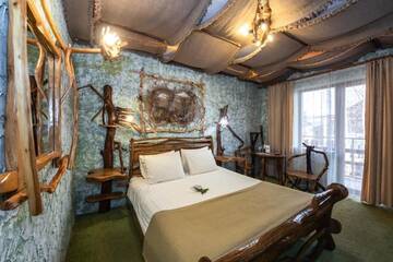 Фото номера Двухместный номер с 1 кроватью и балконом Отель Stara Pravda Hotel - Vykrutasy г. Буковель 2