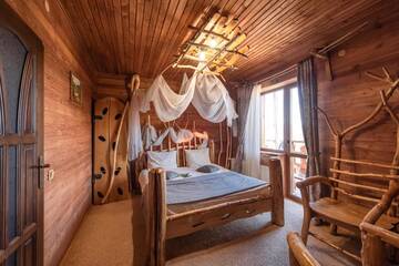 Фото номера Двухместный номер с 1 кроватью и балконом Отель Stara Pravda Hotel - Vykrutasy г. Буковель 2