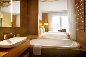 Фото номера Номер «Премиум» Курортные отели Radisson Blu Resort Bukovel г. Буковель 3