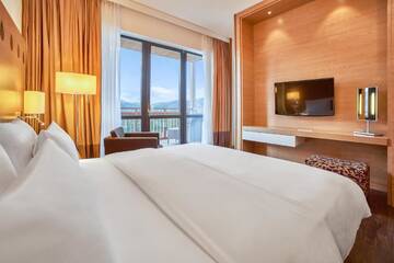 Фото номера Полулюкс Курортные отели Radisson Blu Resort Bukovel г. Буковель 2