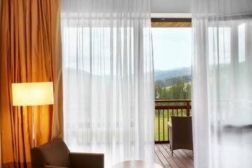 Фото номера Улучшенный номер с хорошим видом Курортные отели Radisson Blu Resort Bukovel г. Буковель 4
