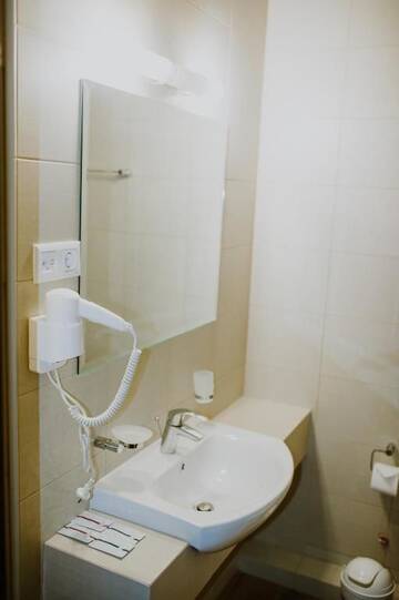Фото номера Двухместный номер с 2 отдельными кроватями и видом на горы Отель Hotel-restaurant complex Guk г. Буковель 3