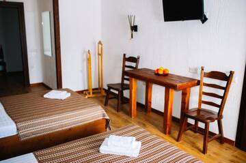 Фото номера Трехместный номер Отель Hotel-restaurant complex Guk г. Буковель 3