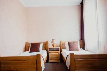 Фото номера Просторный двухместный номер с 2 отдельными кроватями Отель Hotel Bellavista &amp; Spa г. Буковель 8