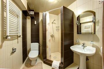 Фото номера Стандартный трехместный номер Отель Villa Anet г. Буковель 3