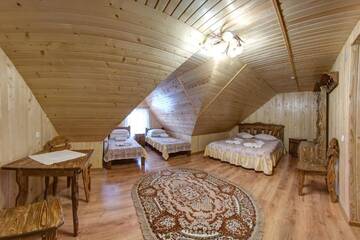 Фото номера Четырехместный номер в мансарде Отель Villa Anet г. Буковель 5