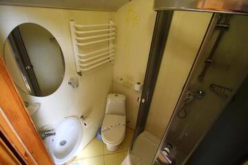 Фото номера Двухместный номер с 1 кроватью в мансарде Отель Горный Прутец г. Буковель 12