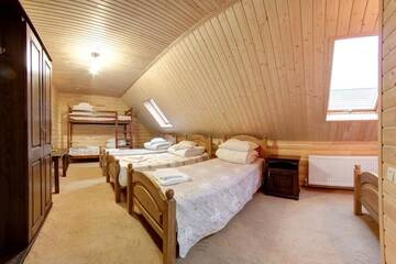 Фото номера Семейный номер в мансарде - Включен вход в спа-центр Отель Villa Leku SPA Resort г. Буковель 7