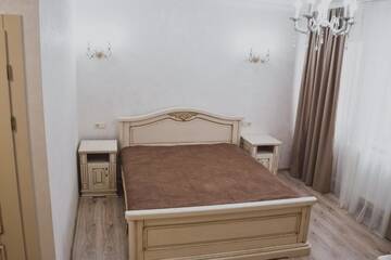 Фото номера Стандартный двухместный люкс с 1 кроватью - Включен вход в спа-центр Отель Villa Leku SPA Resort г. Буковель 4