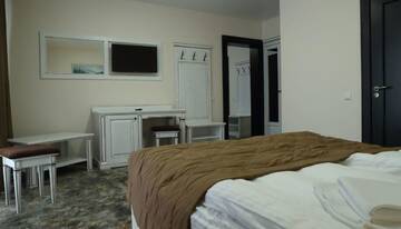 Фото номера Апартаменты с 2 спальнями и правом доступа в спа-салон Отель Villa Elena SPA &amp; Resort г. Буковель 4