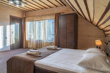 Фото номера Улучшенный двухместный номер с 1 кроватью Отель Eco Hotel Bungalo г. Буковель 4