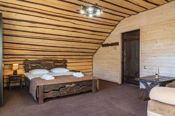 Фото номера Улучшенный двухместный номер с 1 кроватью Отель Eco Hotel Bungalo г. Буковель 5