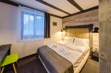 Фото номера Стандартный двухместный номер с 1 кроватью и видом на горы Отель Chalet CrepDeChine Hotel г. Буковель 8