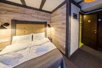 Фото номера Стандартный двухместный номер с 1 кроватью и видом на горы Отель Chalet CrepDeChine Hotel г. Буковель 15