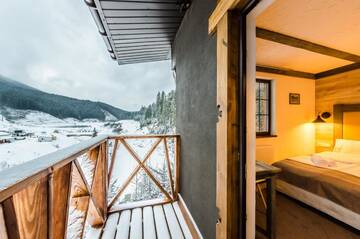 Фото номера Стандартный двухместный номер с 1 кроватью и видом на горы Отель Chalet CrepDeChine Hotel г. Буковель 16