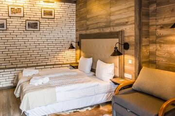 Фото номера Трехместный номер с видом на горы Отель Chalet CrepDeChine Hotel г. Буковель 3