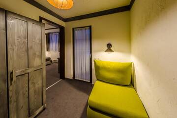 Фото номера Трехместный номер с видом на горы Отель Chalet CrepDeChine Hotel г. Буковель 5