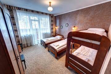 Фото номера Четырехместный номер Отель Hotel Gutsulia г. Буковель 3