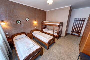 Фото номера Четырехместный номер Отель Hotel Gutsulia г. Буковель 2
