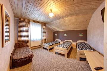 Фото номера Стандартный трехместный номер Отель Hotel Gutsulia г. Буковель 3
